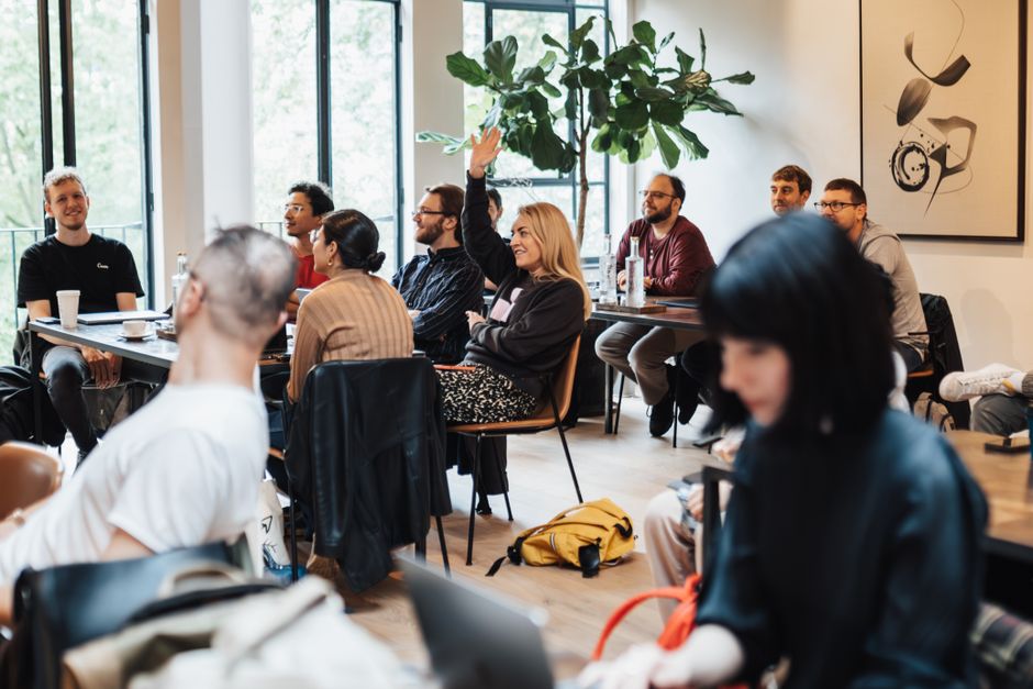 Porträt einer Studentin im Online Marketing Kurs